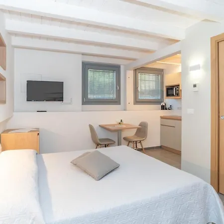 Mini House 3 *