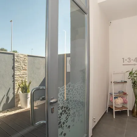 Mini House 3 *